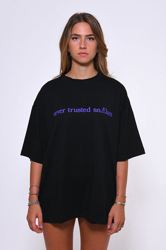 Never trusted SnÆkes Black Tee