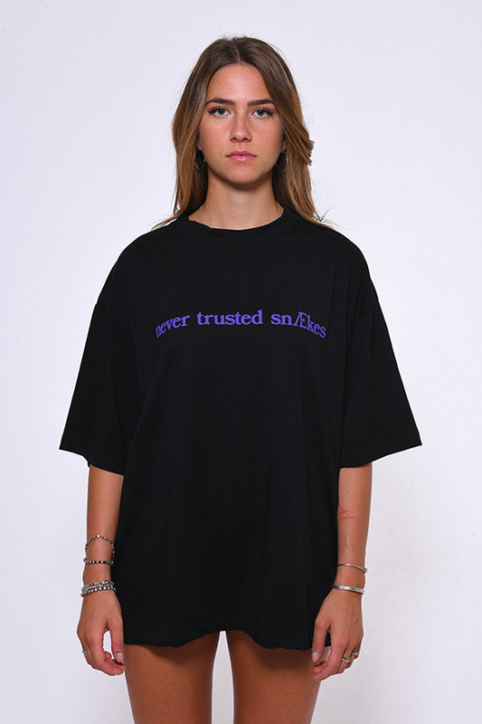 Never trusted SnÆkes Black Tee